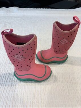 Muck Boots Kids Size 8 Pink & Green